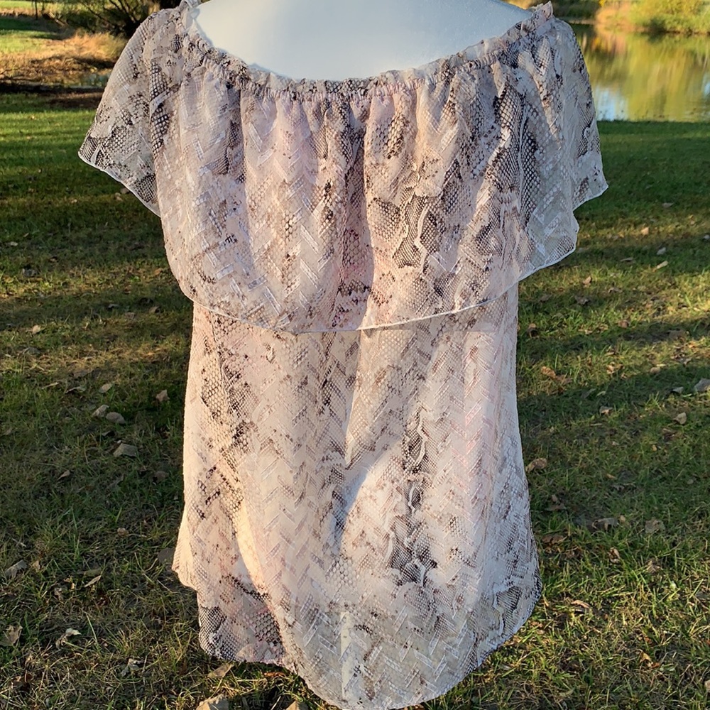 White House Black Market Blouse EUC Snakeskin Blouse Size Med Pink Brown & White - Picture 3 of 3